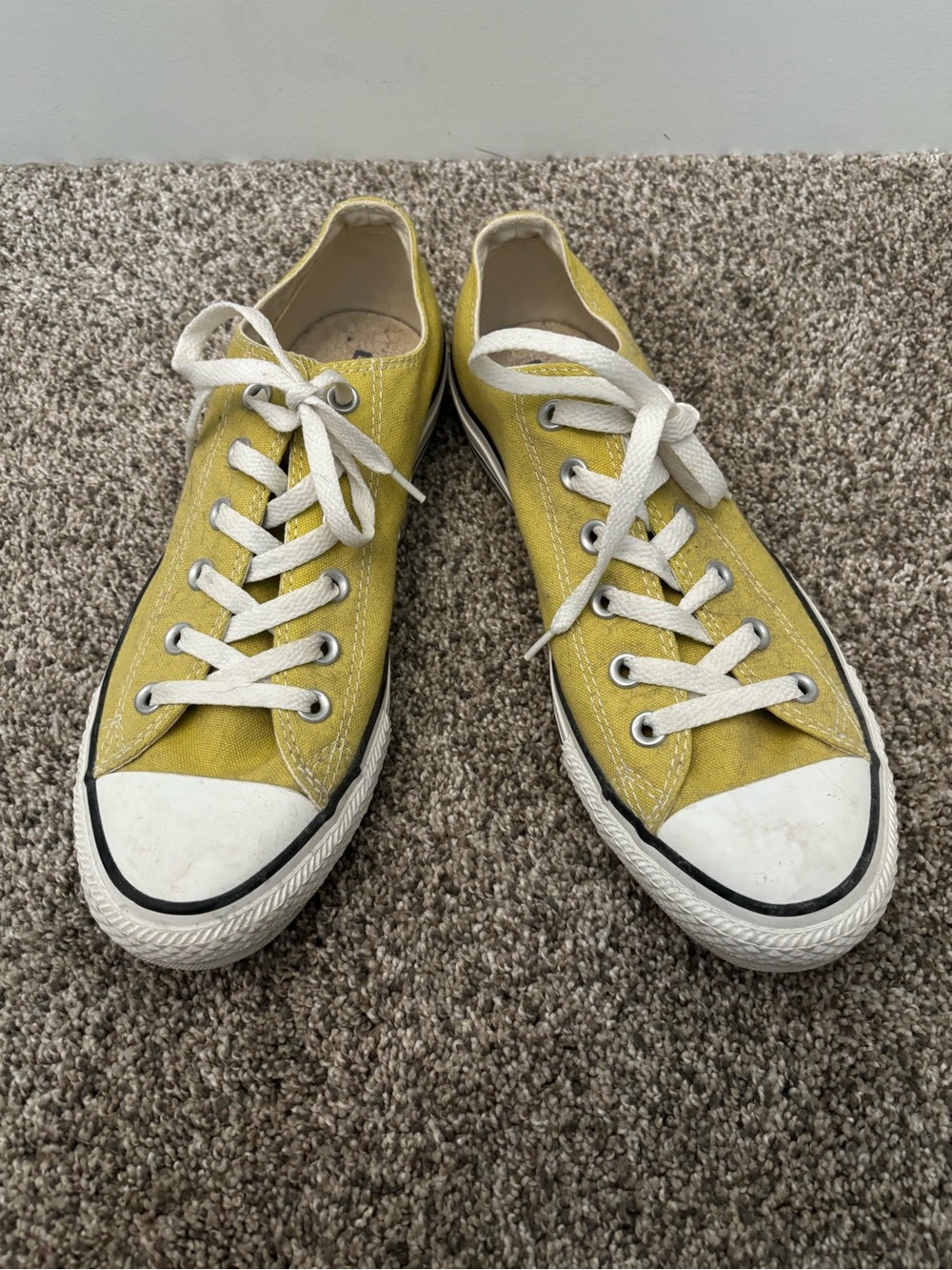 Men’s Low-Top Canvas Sneakers in Yellow